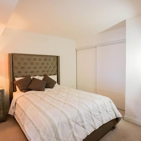 Cn Tower View Suite With Free Parking Торонто Екстериор снимка
